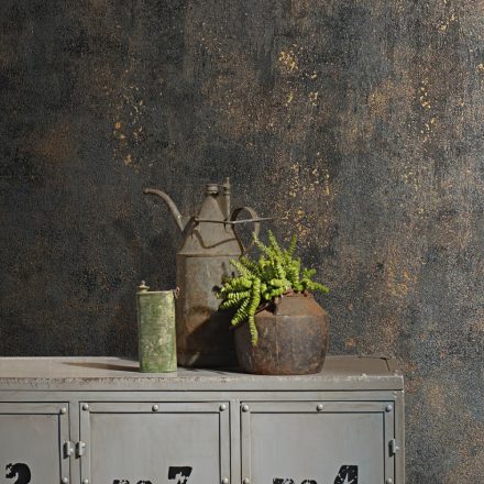 Fekete-bronz színű beton mintázatú vlies-vinyl tapéta - City Glow kollekció 34270