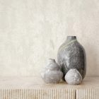 Fehér színű beton mintázatú fényes vlies-vinyl tapéta - City Glow kollekció 34272