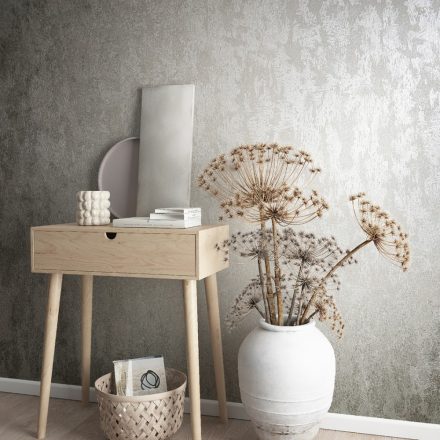 Platinaezüst színű beton mintázatú fényes vlies-vinyl tapéta - City Glow kollekció 34274