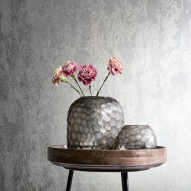   Ezüst színű beton mintázatú fényes vlies-vinyl tapéta - City Glow kollekció 34275